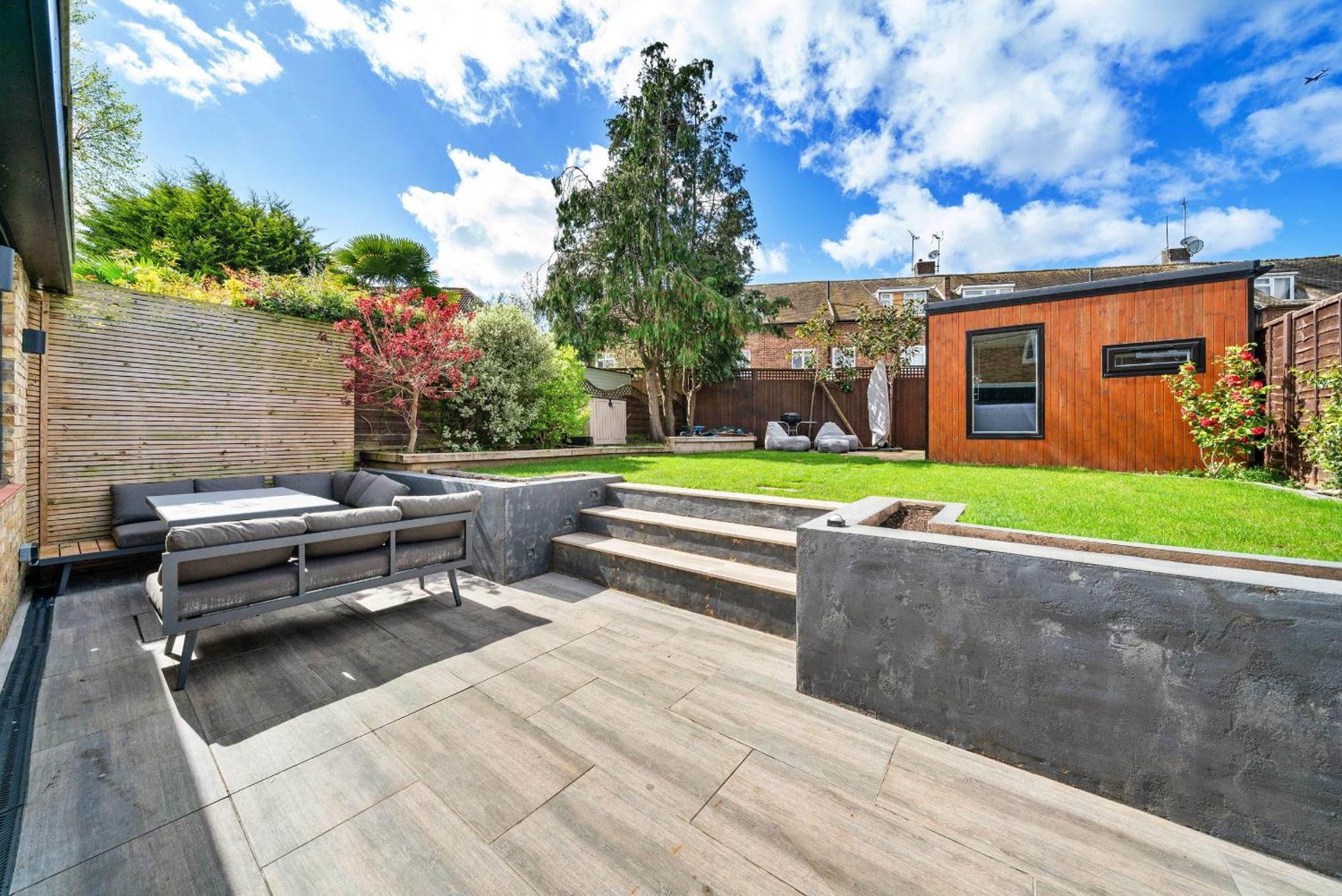 Finest Retreats - The Secret Garden, Nr Wimbledon